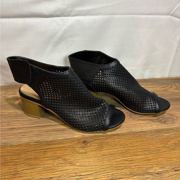 J Adam’s Elegant Black Women's Peep-Toe Heels Size 9 - Picture 1 of 4